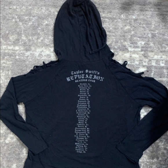 Taylor Swift Reputation Tour Merchandise - Picture 8 of 8